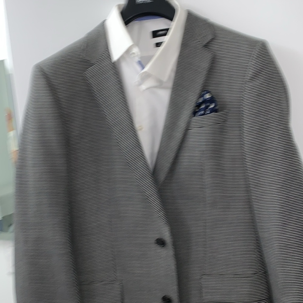 Hugo Boss Halsey2 size 42L US. 58% Wool, 32% Cotton. EUC
